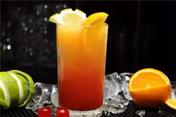 甜汁汁鲜榨果汁